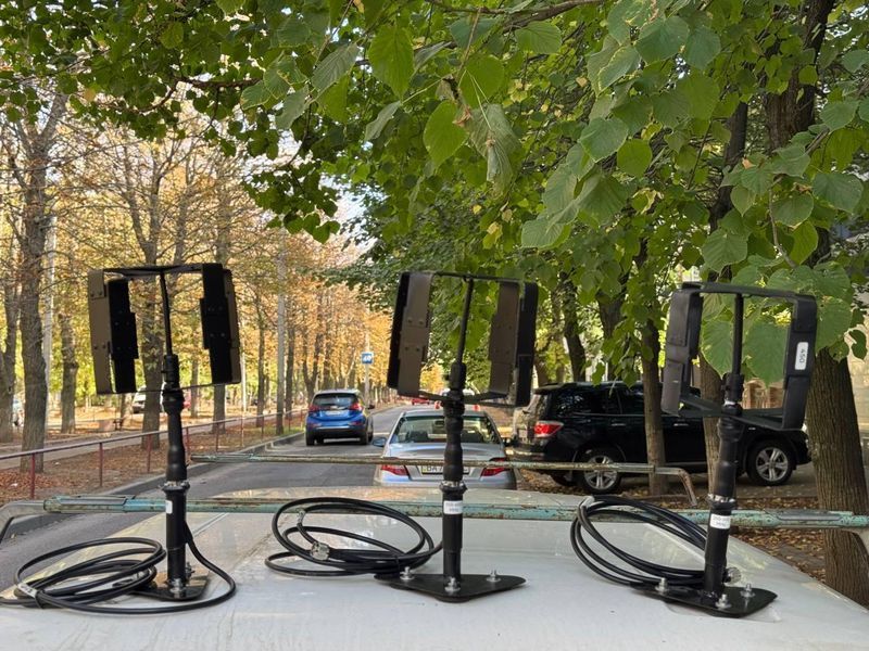 Квадрифілярна антена для РЕБ на магнітах (500-630 Мгц)
